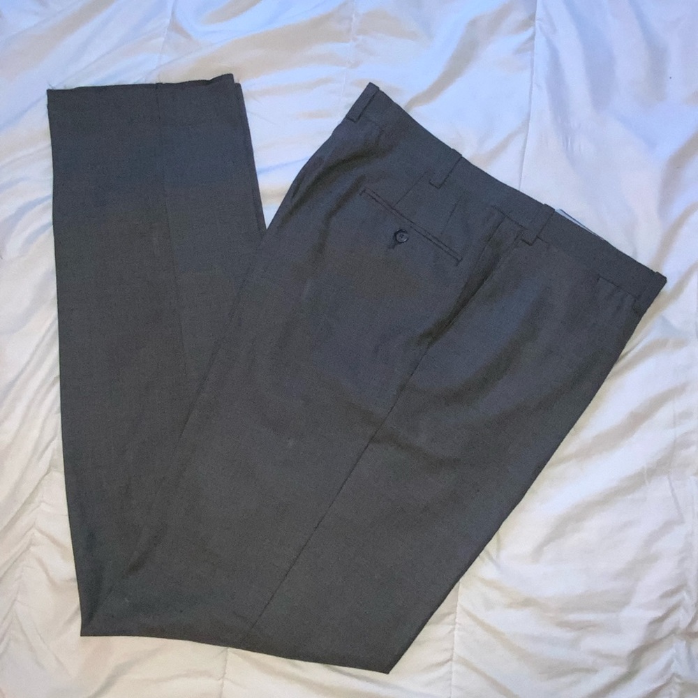 Sak’s Fifth Avenue, men's gray woollen pants, made in Canada, size 40R.